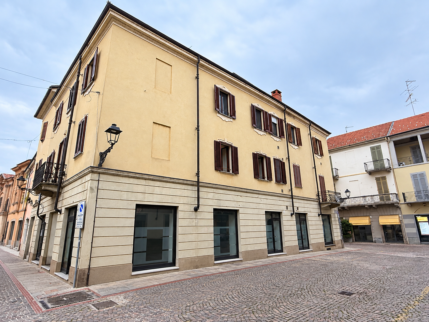 Angolo italiano in pietra e ciottoli